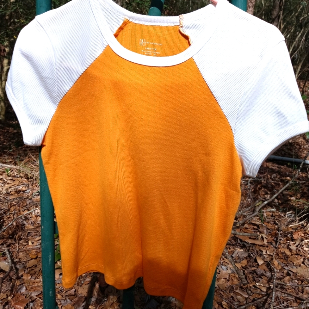 No boundaries mustard t shirt